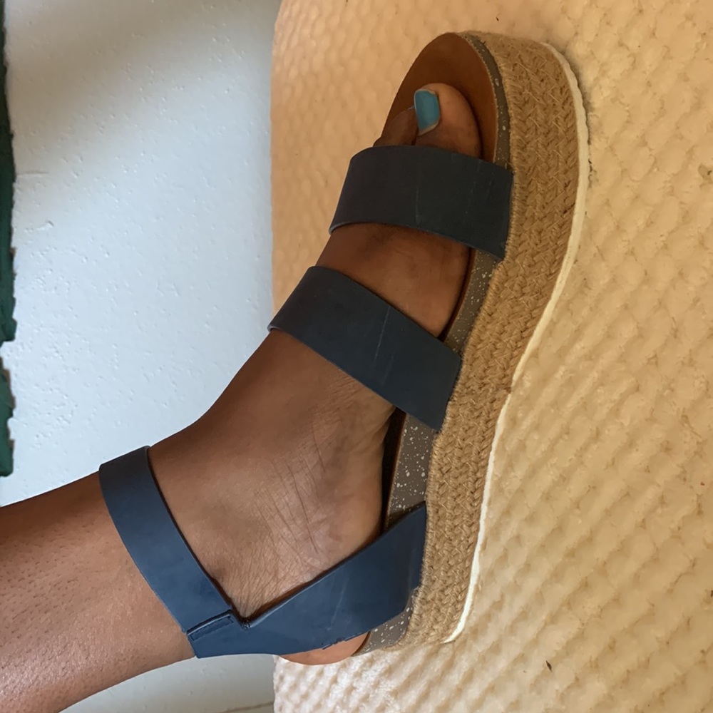 Aloha Island Shoes - Picture 3 of 3